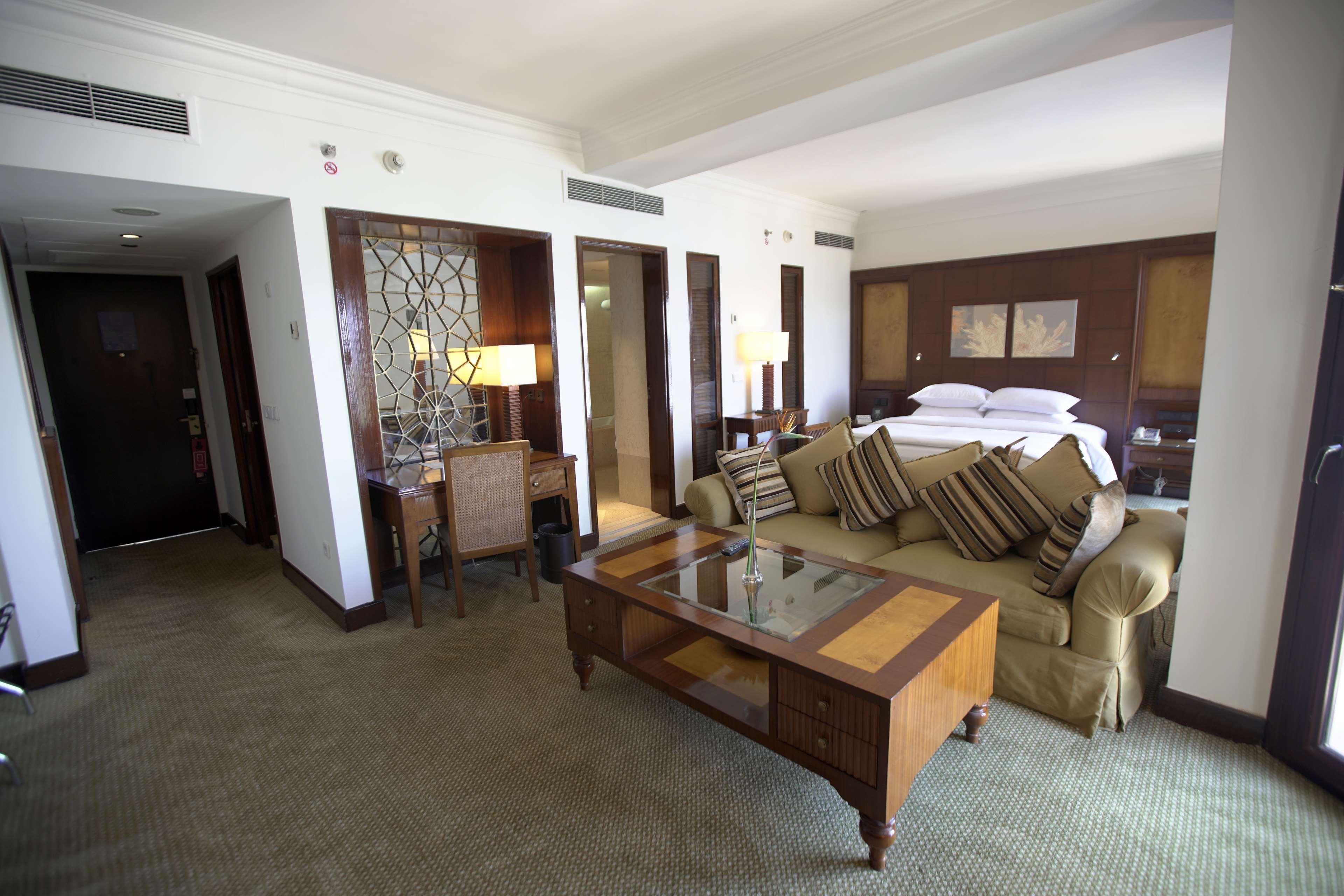 Hilton Luxor Resort & Spa Εξωτερικό φωτογραφία A suite at the Taj Mahal Palace, Mumbai