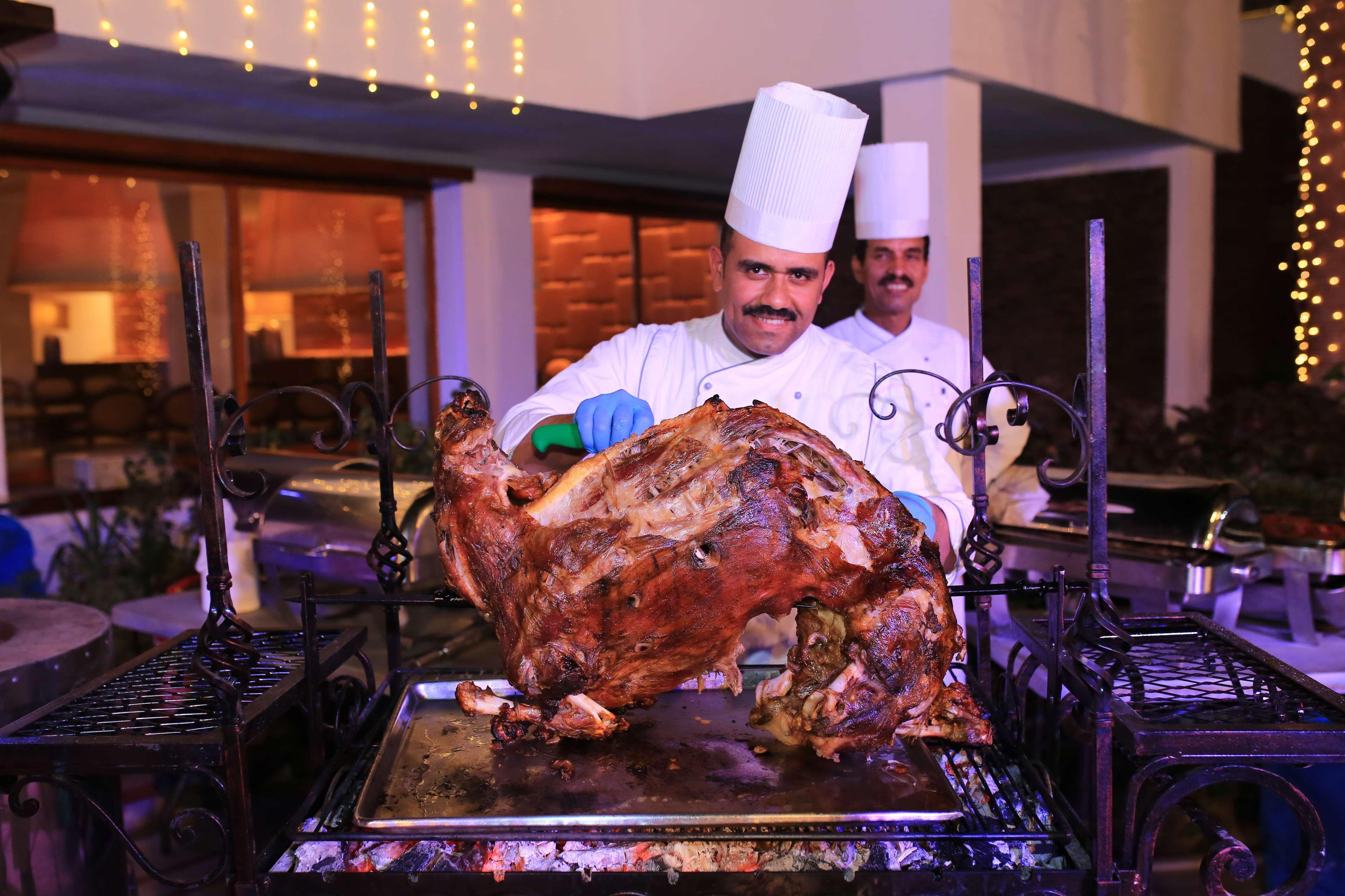 Hilton Luxor Resort & Spa Εξωτερικό φωτογραφία A whole roast turkey